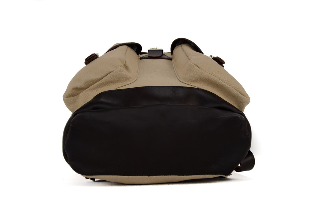 RU135-SA-D Wander- und Freizeitrucksack Lederboden 14 L Sand dunkel