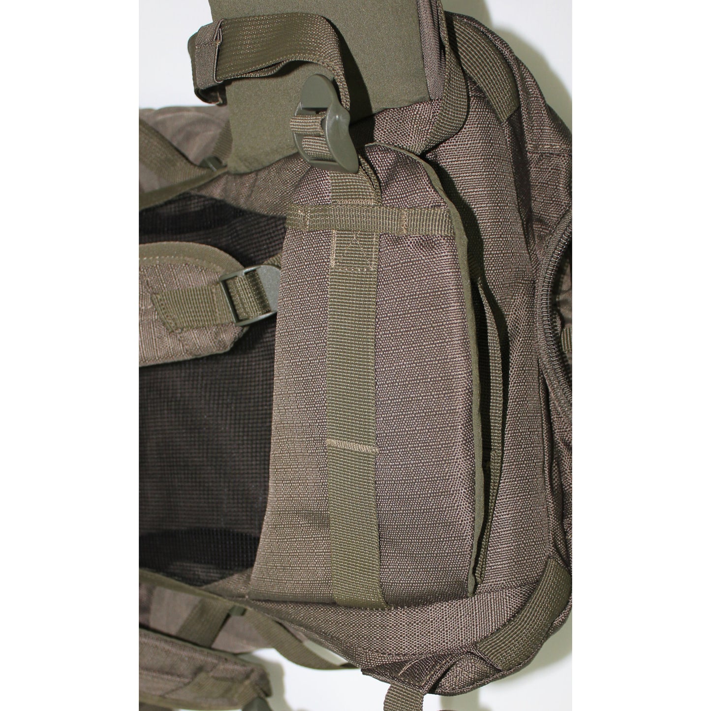 RU31N-OL Wanderrucksack 25L oliv | Belüfteter Netzrücken (Kopie) (Kopie) (Kopie)